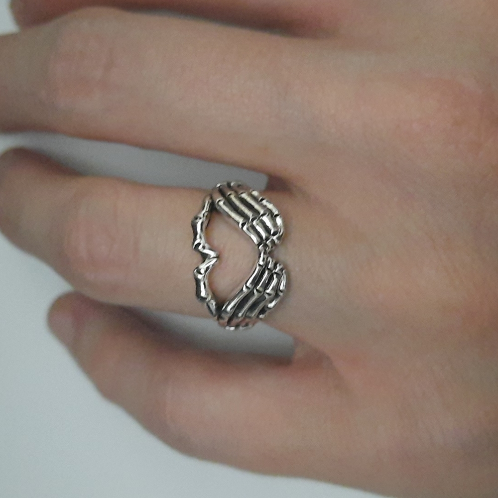 Size 7 Heart Hands Ring